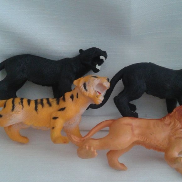 32 Rubber Animals - Picture 13 of 16